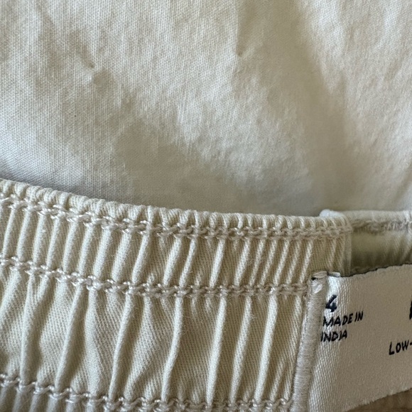 Hollister Women's Beige Cargo Shorts low rise - Picture 5 of 5